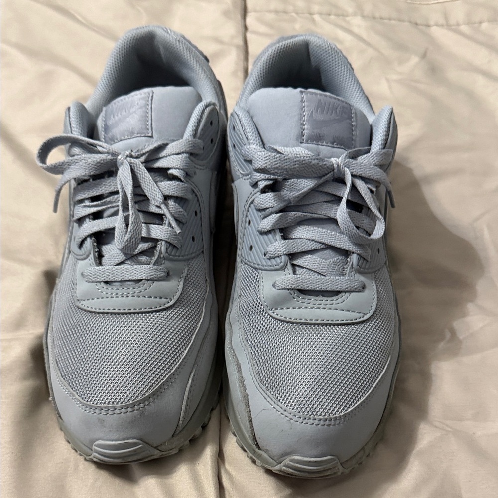 Nike Men's Light Gray Sneakers
